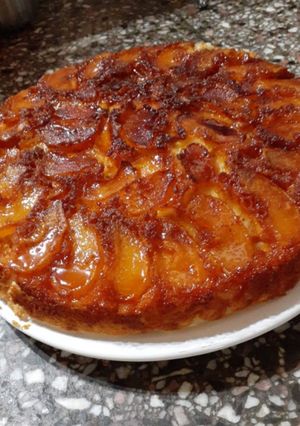 Una foto de Torta invertida de manzana en sartén essen