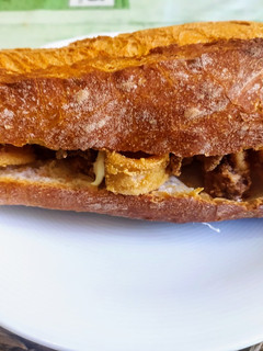 Una foto de Bocata de calamares a la madrileña
