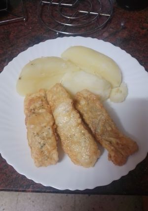 Una foto de Fogonero rebozado con papas cocidas