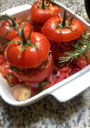 Une photo de Tomates farcies aux merguez 🍅🥩🌭🌶🥬