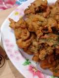Palak or Hari piyaz ky pakory