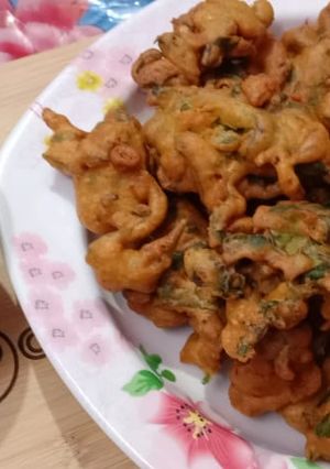 A picture of Palak or Hari piyaz ky pakory.