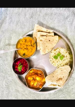 વાલ નું ગ્રેવી વાળું શાક (Val Gravy Shak Recipe In Gujarati) રેસીપી મુખ્ય ફોટો