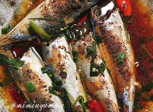 Hình của món Cá nục kho hành ớt.