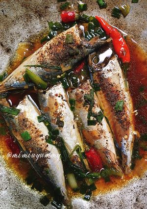 Hình của món Cá nục kho hành ớt.