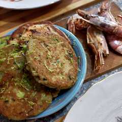 Foto di Burger di tonno merluzzo salmone e verdure