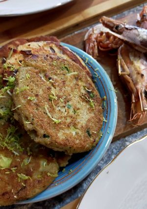 Foto di Burger di tonno merluzzo salmone e verdure