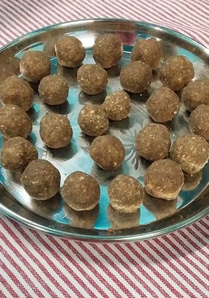 கால்சியம் புரதச்சத்து நிறைந்த உருண்ட/(Calcium Protein Rich Balls recipe in tamil) செய்முறை முக்கிய புகைப்படம்