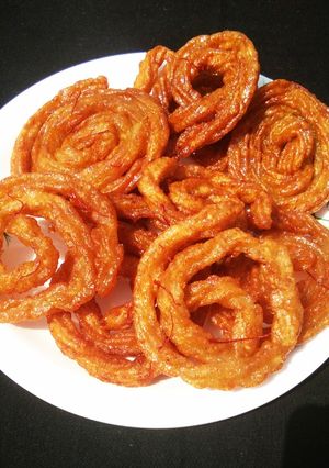 A picture of सिंघाडे के आटे की जलेबी.