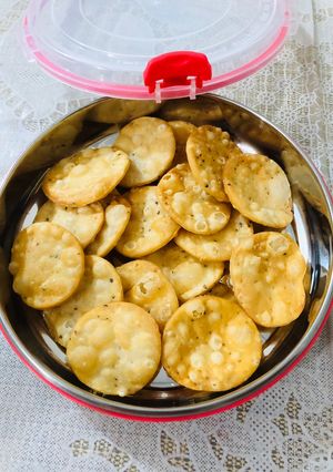 मठरी(Mathri recipe in Hindi) रेसिपी मुख्य फोटो