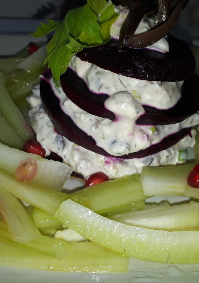 Una foto de Timbal de beterraga y queso Philadelphia