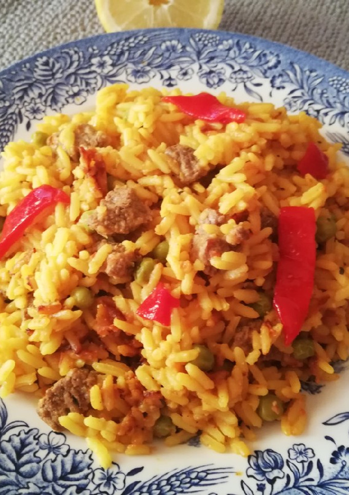 Una foto de Arroz con carne especial 🥘