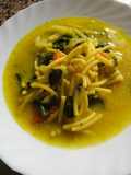 Sopa de fideos y gambas