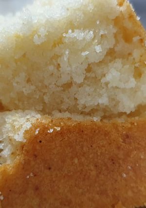 A picture of Pinapple flavor cake.