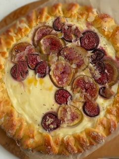 Фото Пиріг дріжджовий з сирним кремом та інжиром.