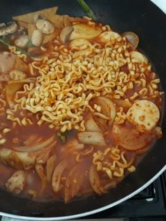 Foto resep Budae Jjigae (Army Base Stew)