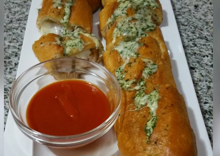 Baguette de ajo de pollo parmesano