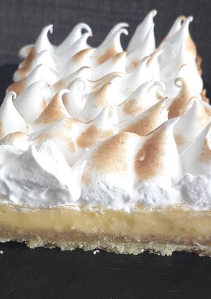 Une photo de Tarte au citron meringué et crème de pistache