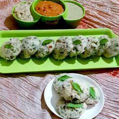 A picture of Oats idli.