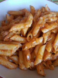 Una foto de Pasta con atún a mi estilo