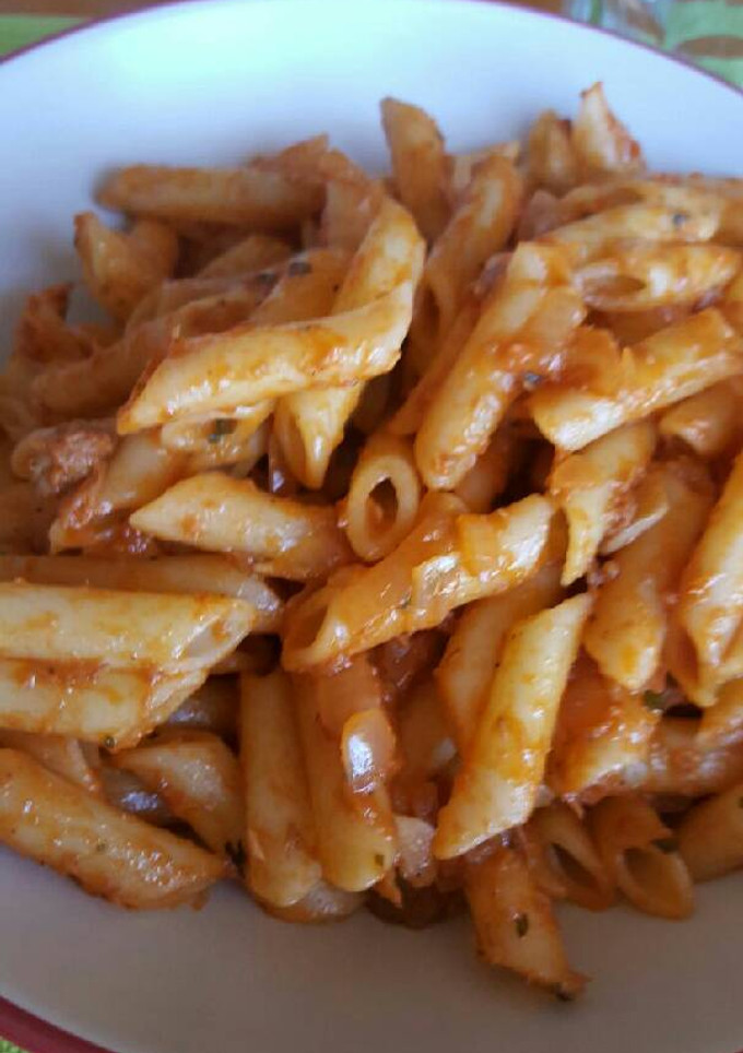 Una foto de Pasta con atún a mi estilo