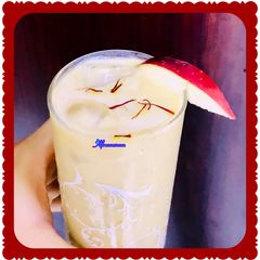 Apple & oats smoothie with dash of saffron A picture of Apple & oats smoothie with dash of saffron.