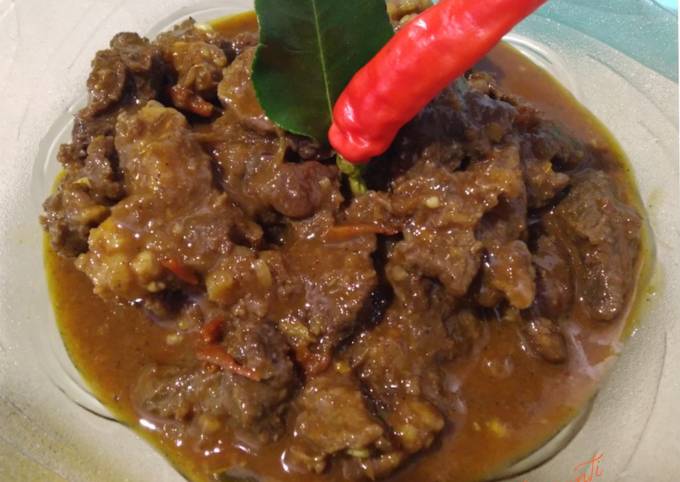 Rendang sapi (pedas)