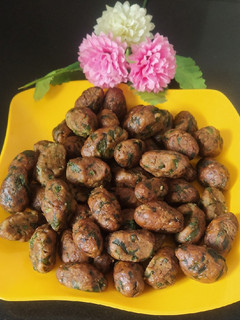 મેથી ના બાફેલા મુઠીયા (Methi Bhaji Steamed Muthia Recipe In Gujarati) રેસીપી મુખ્ય ફોટો