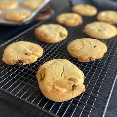 White Chocolate, Salted Pistachio & Cranberry Cookie-Cakes. 🍪♥️🧁(egg free) A picture of White Chocolate, Salted Pistachio & Cranberry Cookie-Cakes. 🍪♥️🧁(egg free).