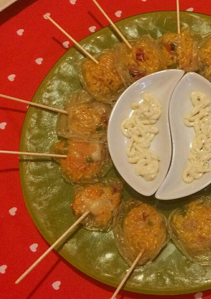 Una foto de Piruletas de paella