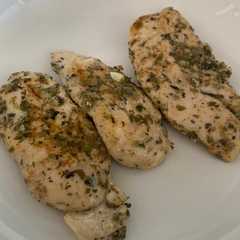 Una foto de Pollo al vino blanco