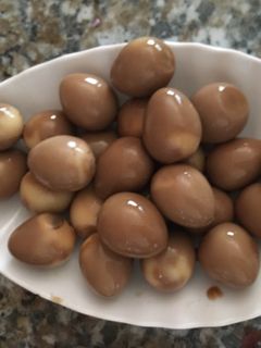 Hình của món Trứng Cút Ngâm Tương.