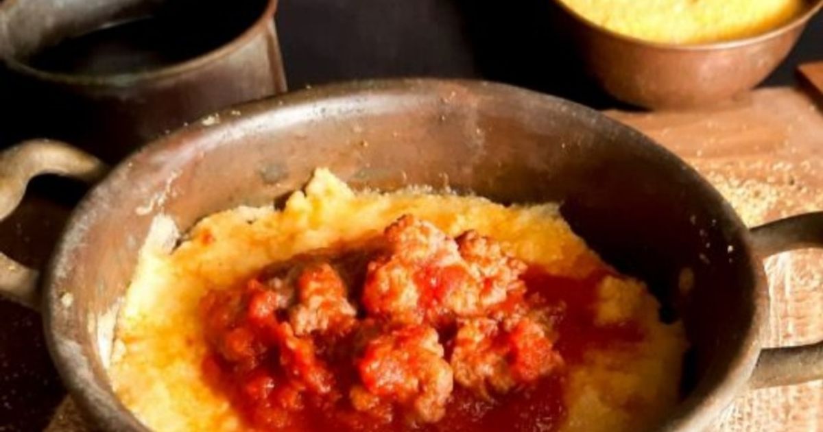 Ricetta Polenta Al Ragù Di Salsiccia di Visciola Versilia - Cookpad