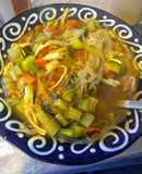 Caldo de pollo con fideo chino🍜