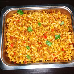A picture of Macroni with minced meat.