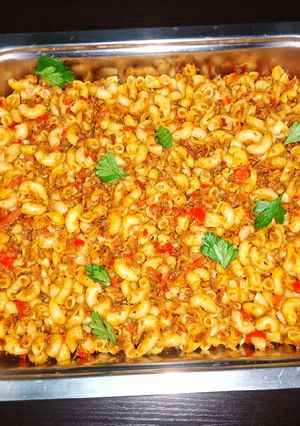 A picture of Macroni with minced meat.