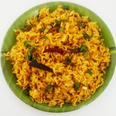 A picture of Paruppuarisi saatham.