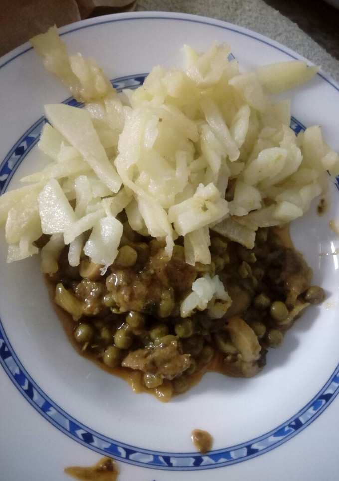 Una foto de Ternera en salsa y patatas fritas