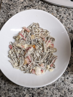 Una foto de Gulas con huevo