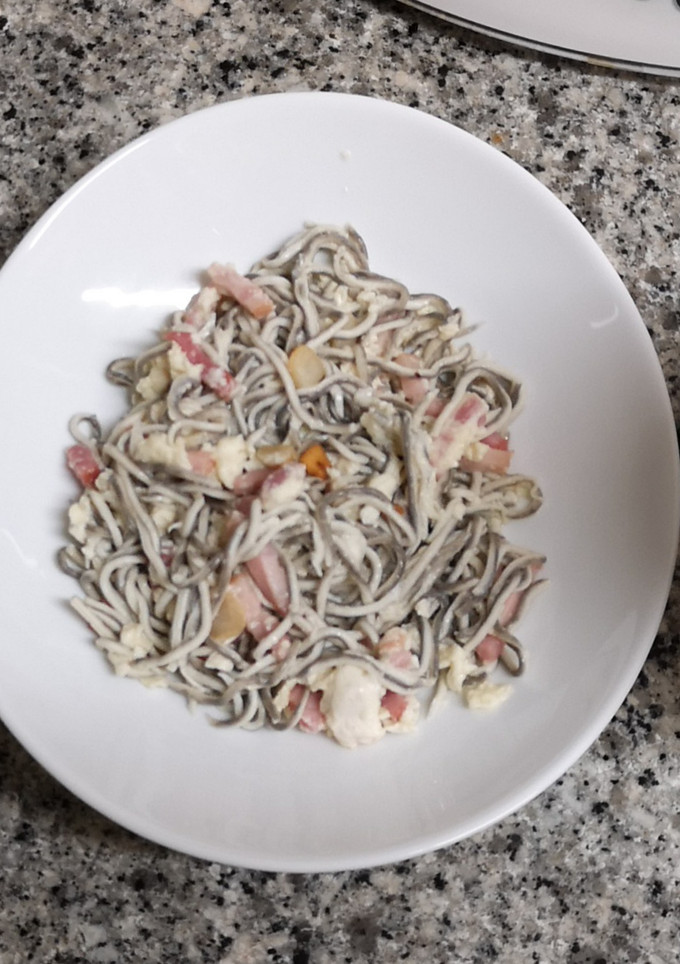Una foto de Gulas con huevo