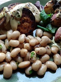 A picture of Sig's white bean salad.