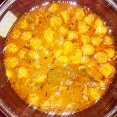 A picture of Soya chunk curry.