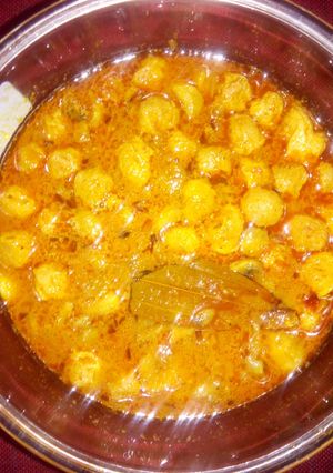 A picture of Soya chunk curry.