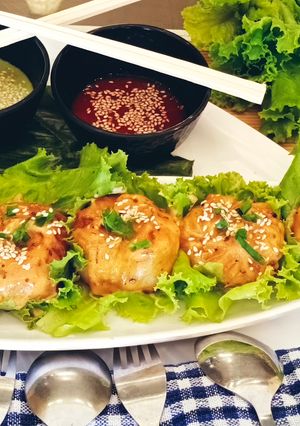 প্যান ফ্রায়েড ভেজ মোমো ইন ক্রীমি মেয়ো সস (pan fried momo recipe in Bengali) রেসিপির প্রধান ছবি