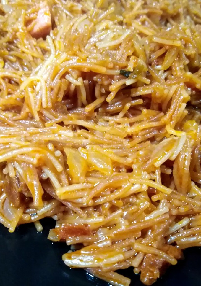 Una foto de Fideuá rápido de chorizo y pavo