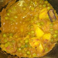 A picture of Aloo matar curry.