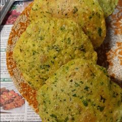 Methi puri A picture of Methi puri.