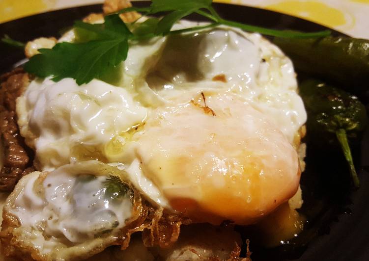Torto de maíz con ternera, pimientos y huevo