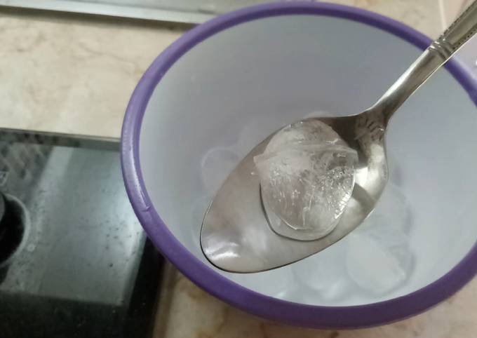 Resep Cara membuat Es Batu Berbentuk Bulat oleh Drink On Top - Cookpad