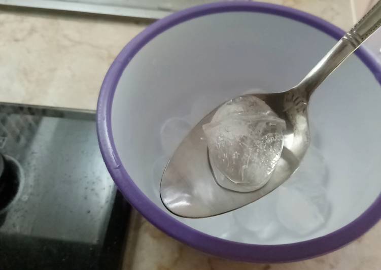Resep Cara membuat Es Batu  Berbentuk  Bulat  oleh Drink On 
